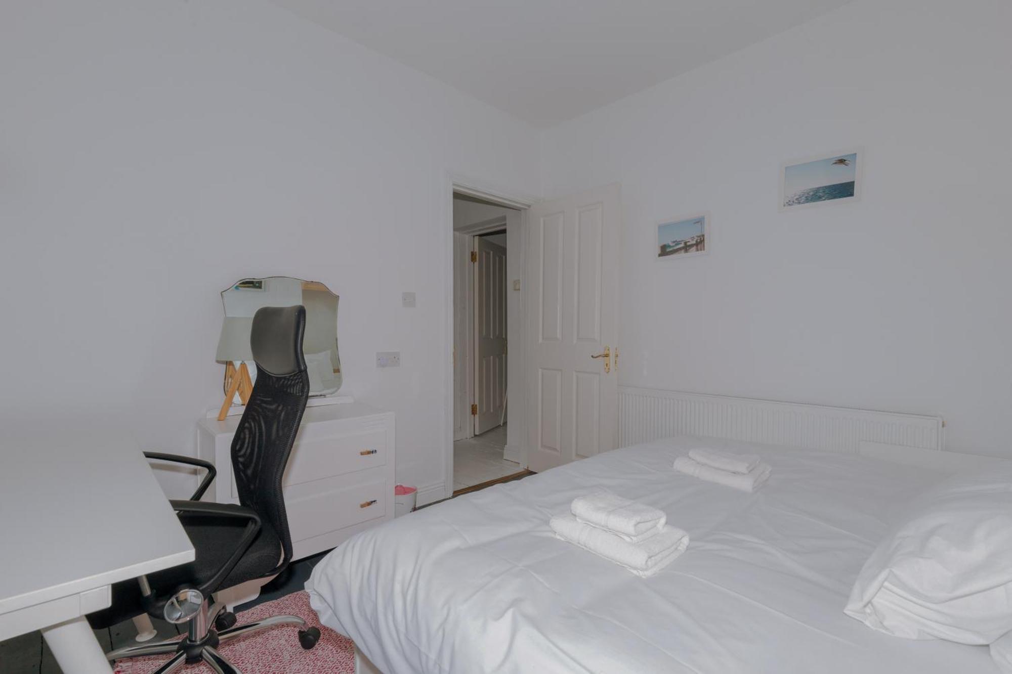 Charming 2bd House In Apartment *