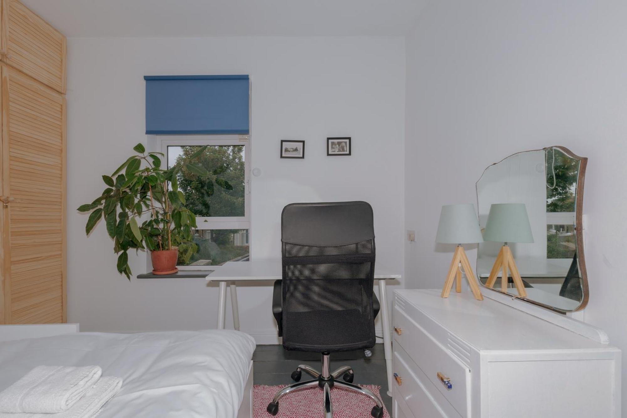 Charming 2bd House In Apartment *