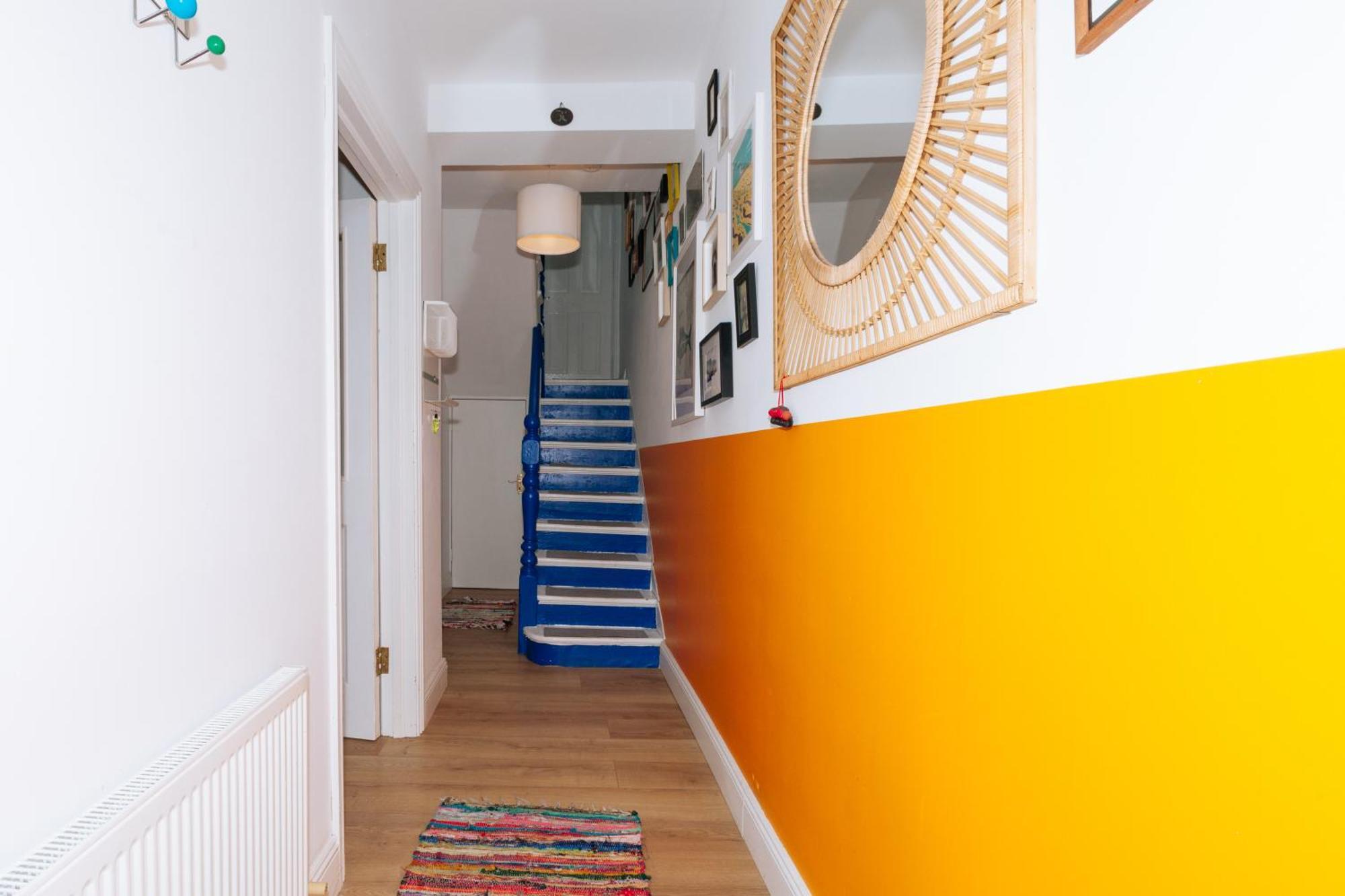 Charming 2bd House In Apartment *