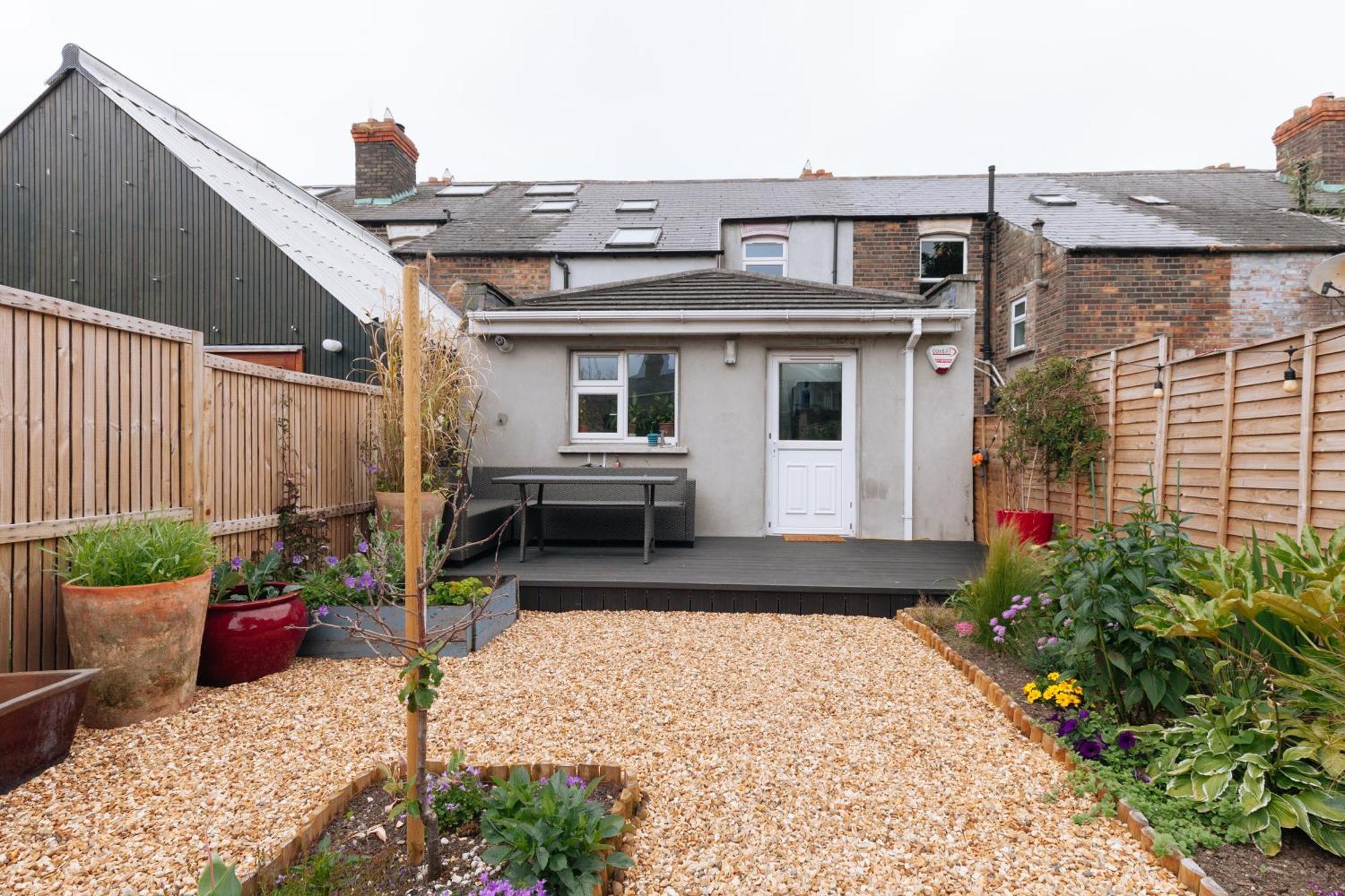 Charming 2bd House In Apartment *